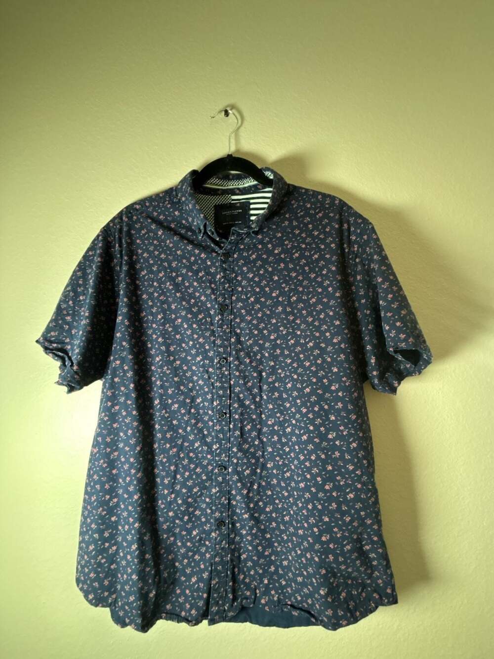 Denim & Flower by Ricky Singh Men's Floral Print Short Sleeve Button-Down Shirt